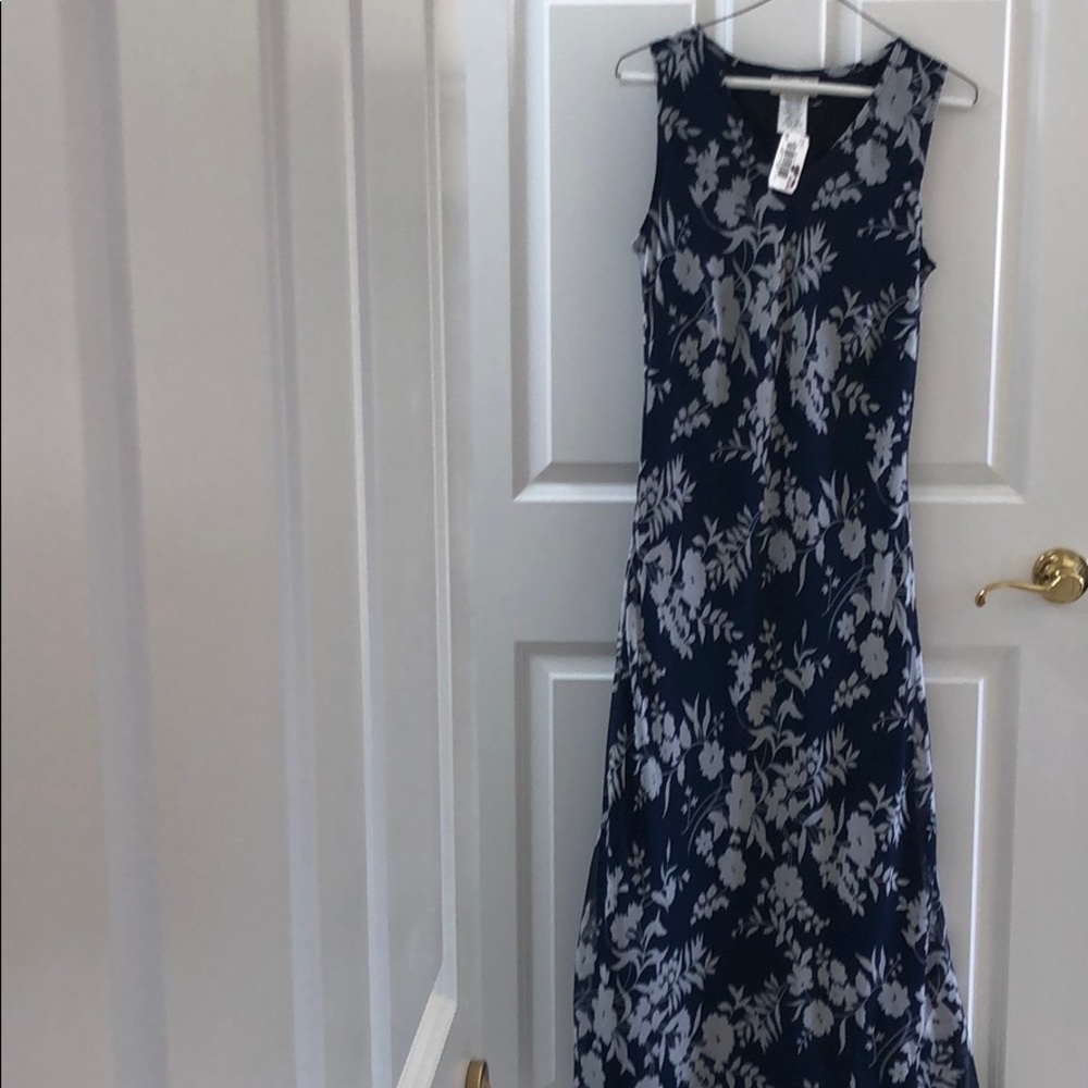 Sleeveless dress - Brand New.